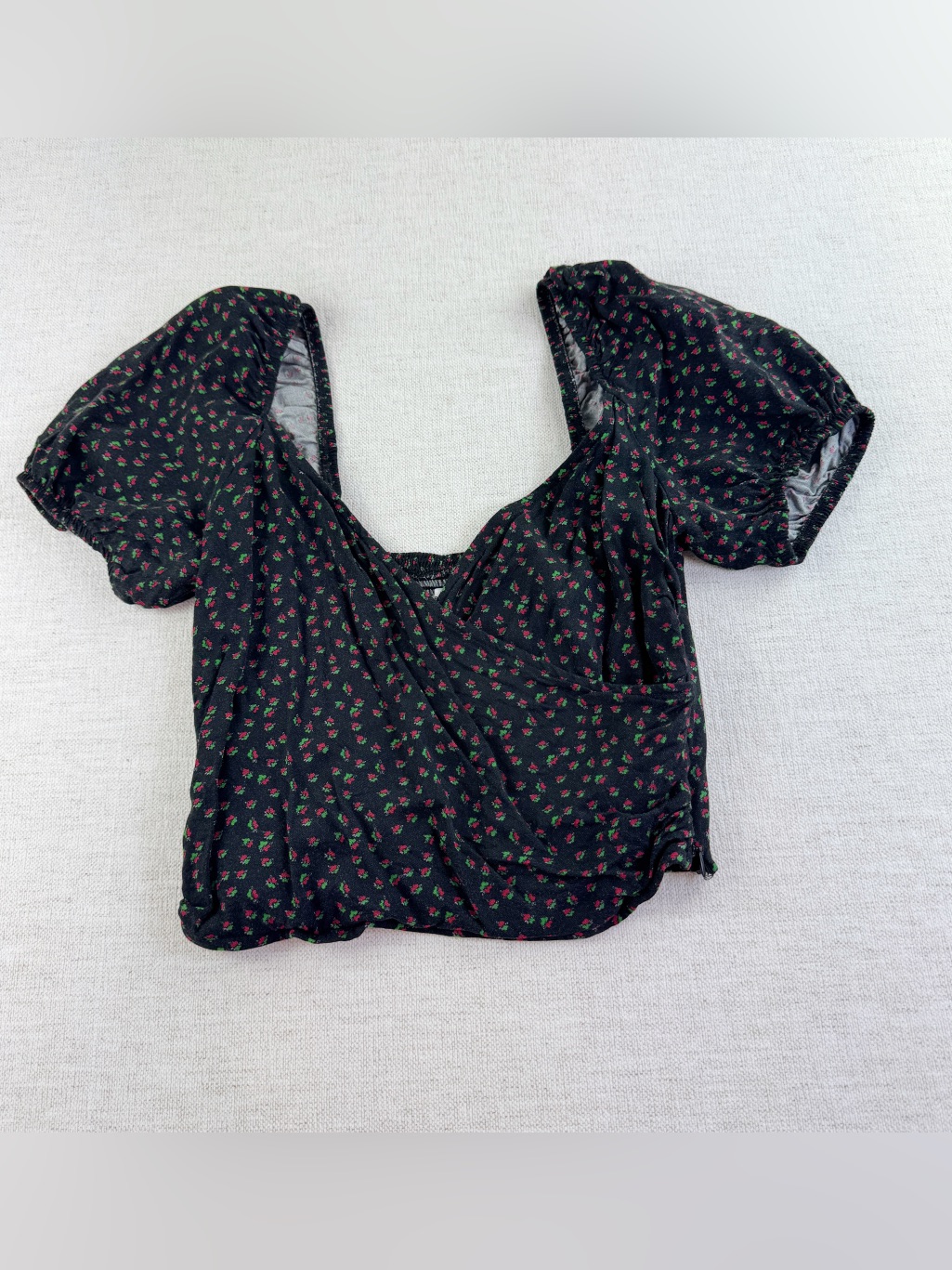 Urban Outfitters Black Floral Puff-Sleeve Cropped Wrap Top Smocked Back Viscose